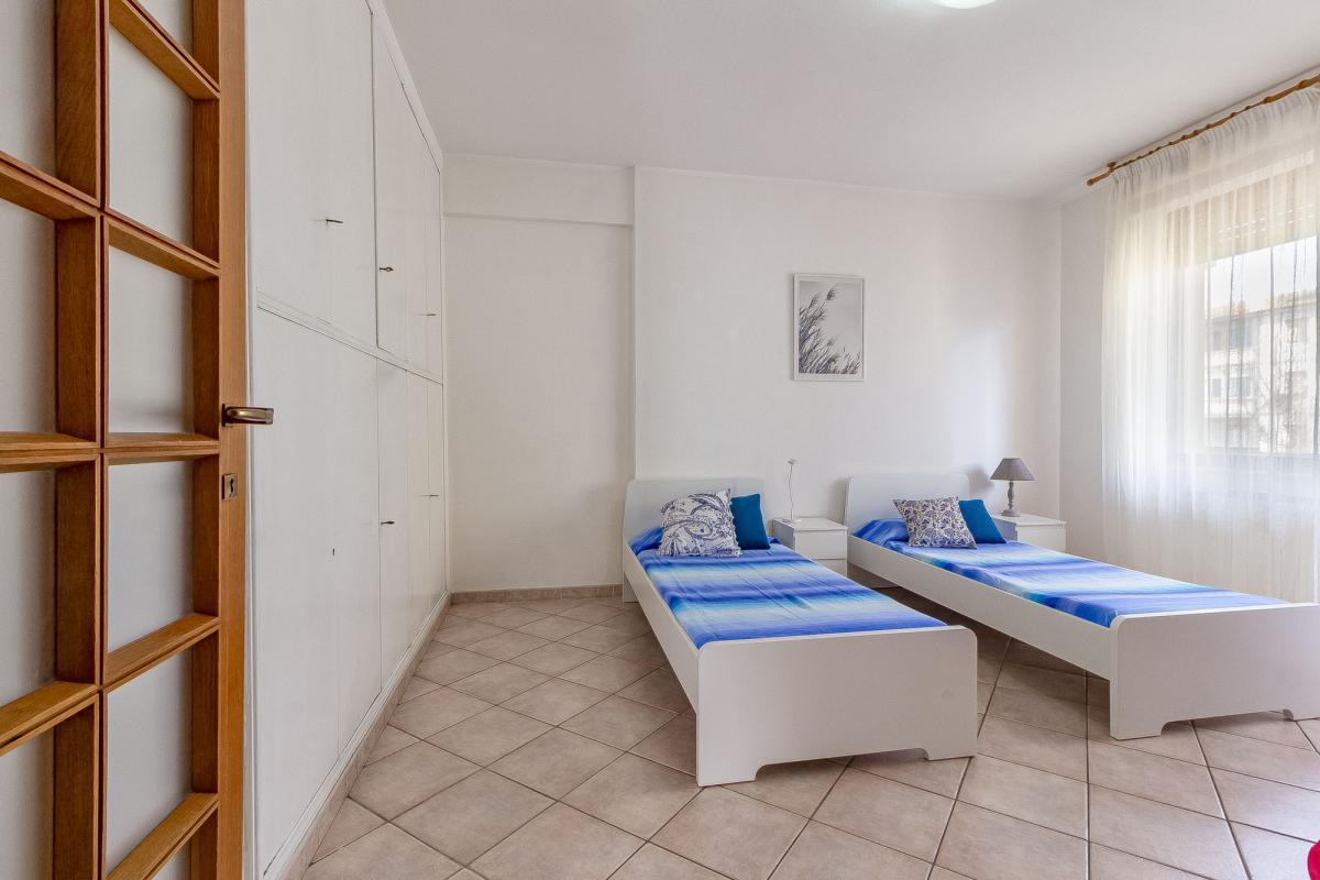 SASSARI Via Forlanini  ampio quadrivano con tripla esposizione e garage