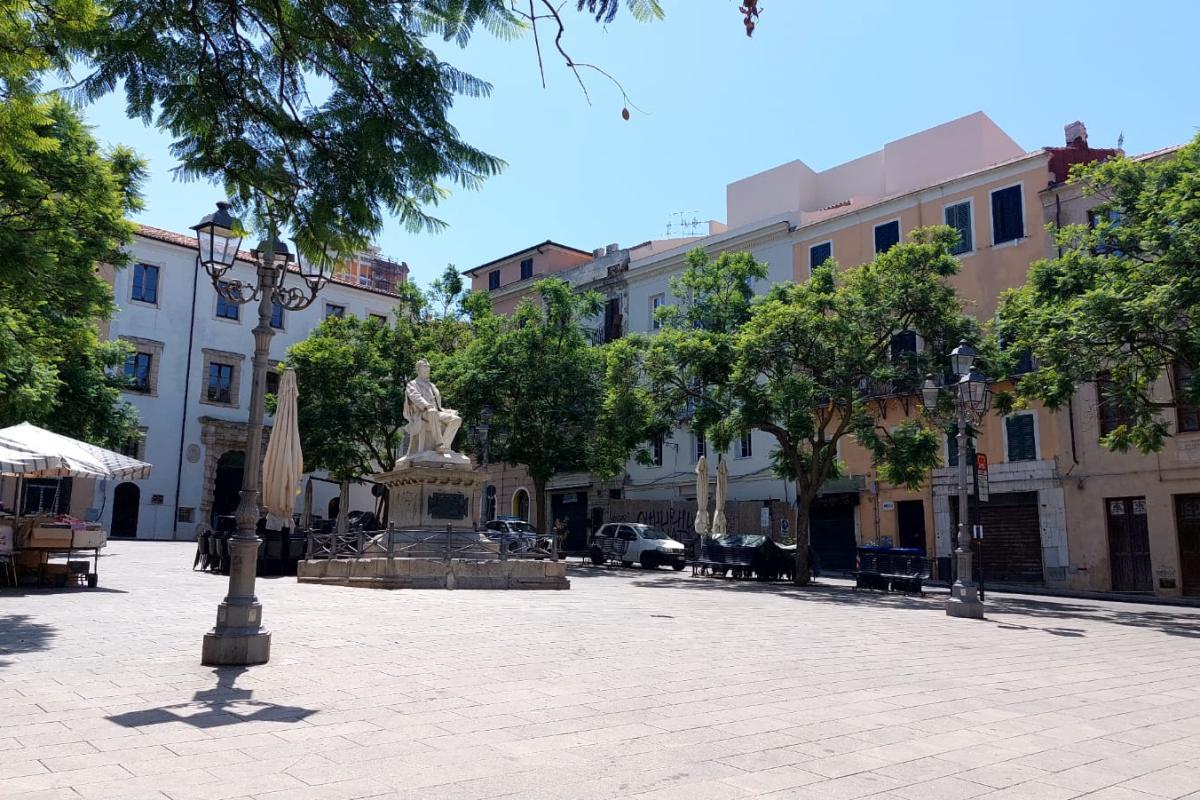 Sassari piazza Tola trilocale luminoso