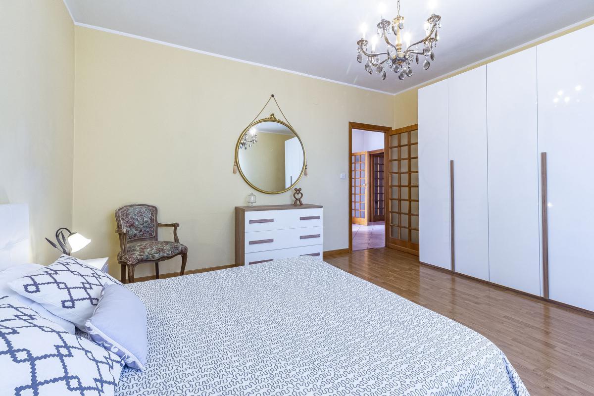 SASSARI Via Forlanini  ampio quadrivano con tripla esposizione e garage