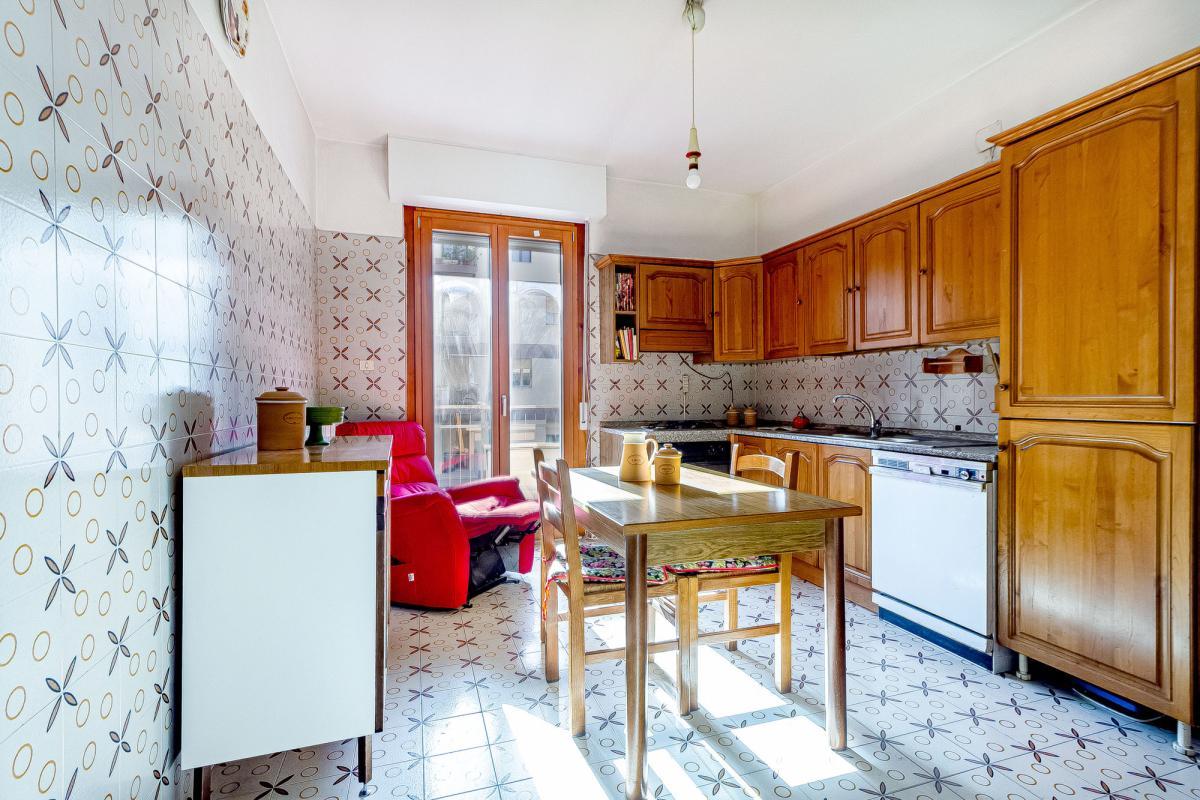 Sassari Largo Londra appartamento ampia metratura con box