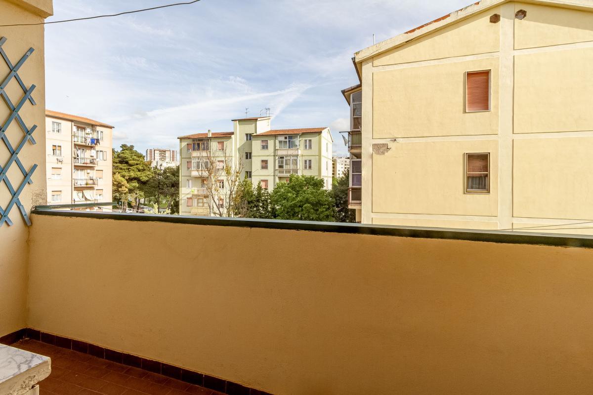 SASSARI Via Forlanini  ampio quadrivano con tripla esposizione e garage