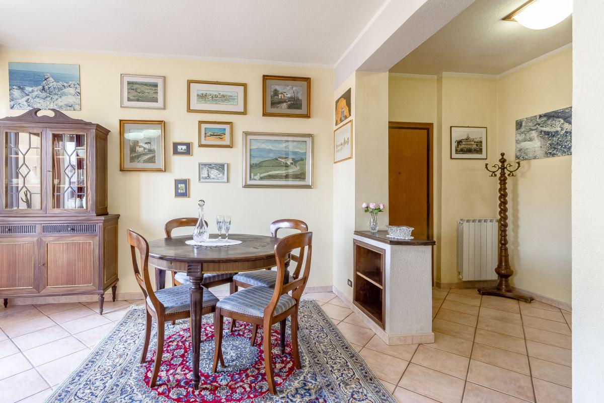 SASSARI Via Forlanini  ampio quadrivano con tripla esposizione e garage