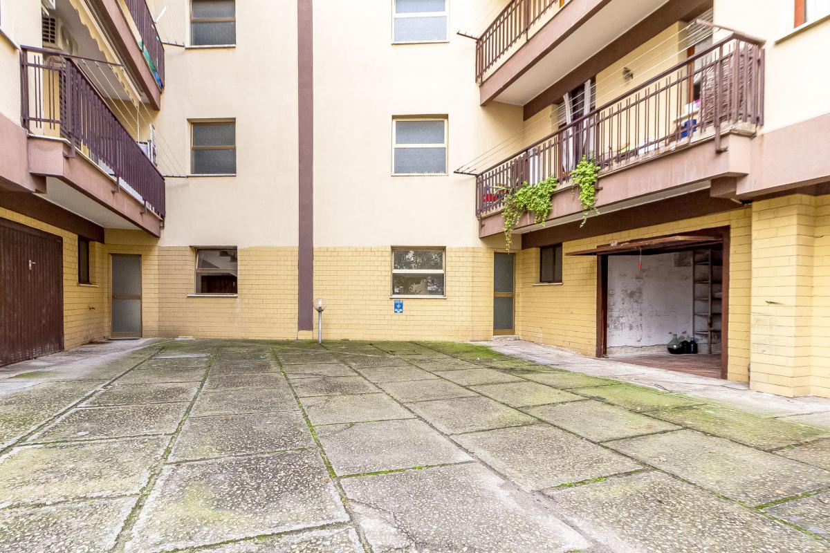 Sassari via Bellini ampio quadrivano con box