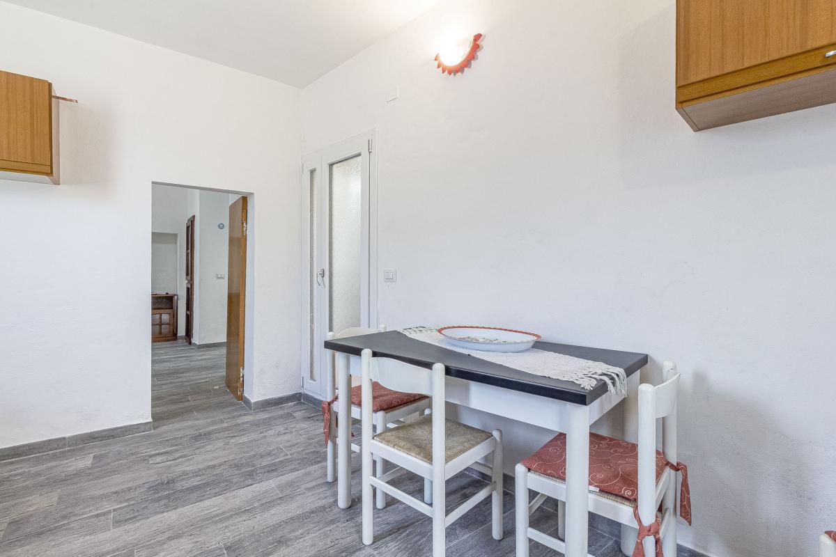 Thiesi P.zza Cavour  casa indipendente  mq 232  parzialmente ristrutturata