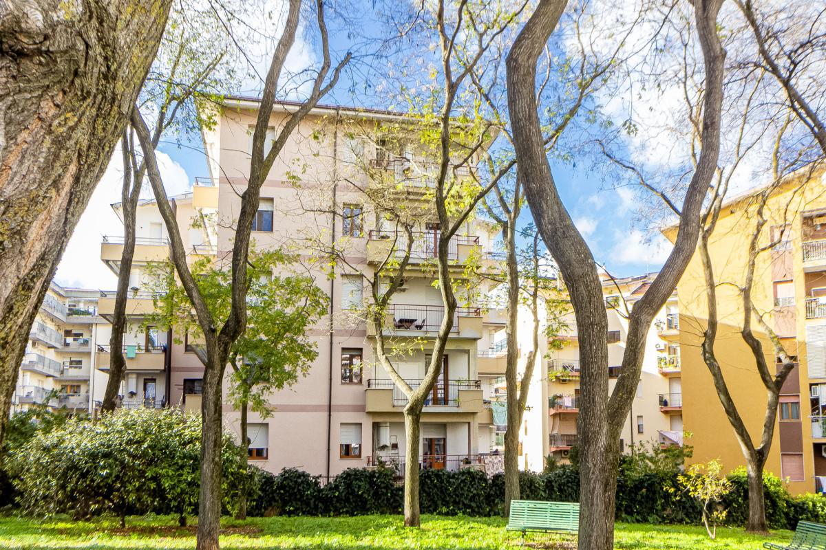 Sassari Largo Londra appartamento ampia metratura con box