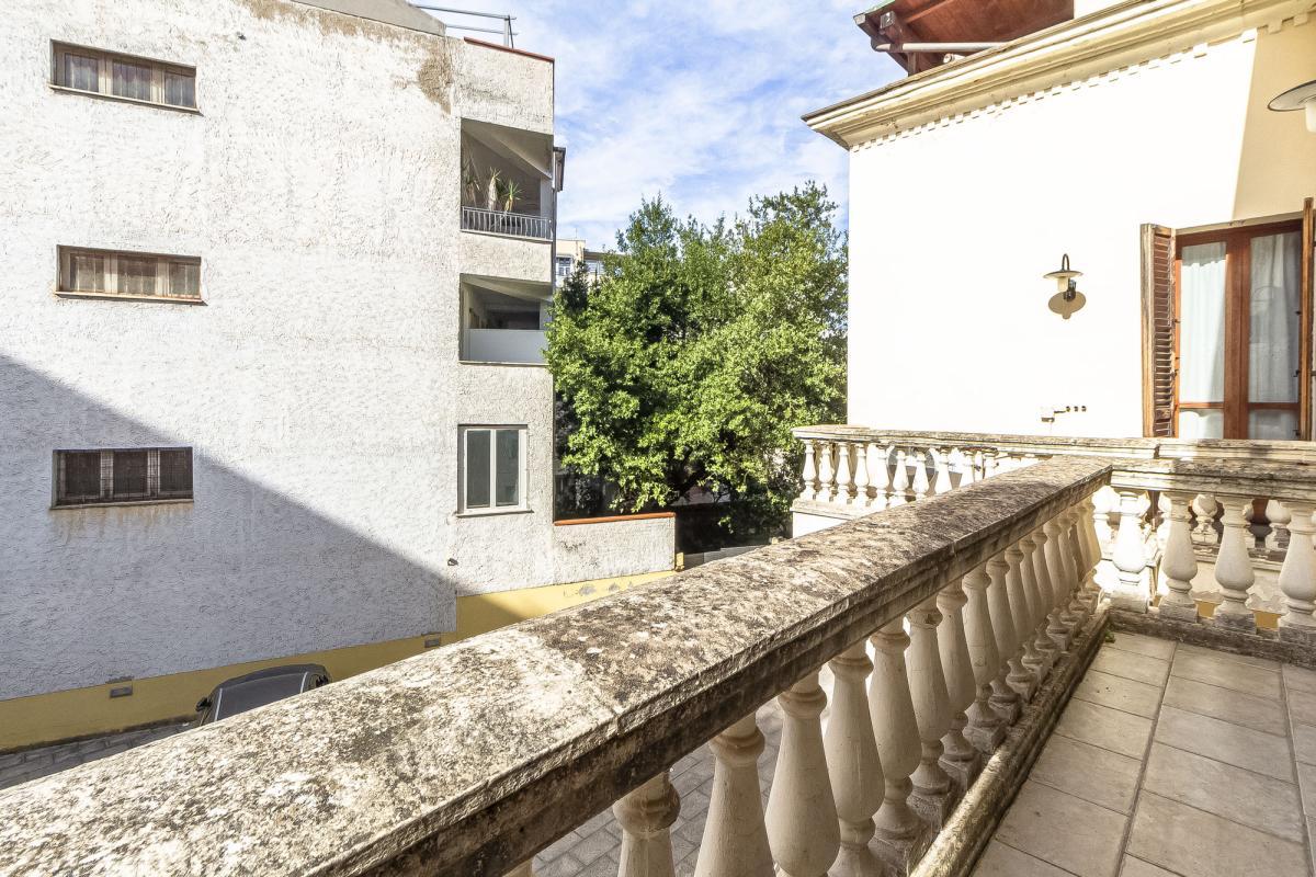 Sassari via Sardegna ampio appartamento con posto auto e cantina