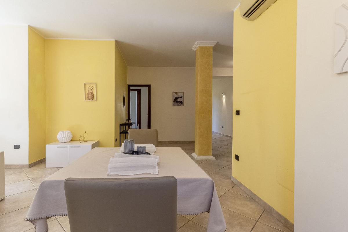 Sassari via Sardegna ampio appartamento con posto auto e cantina