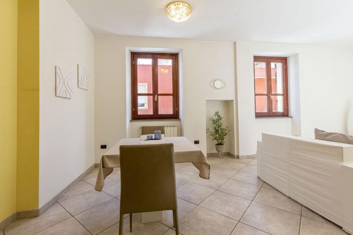 Sassari via Sardegna ampio appartamento con posto auto e cantina