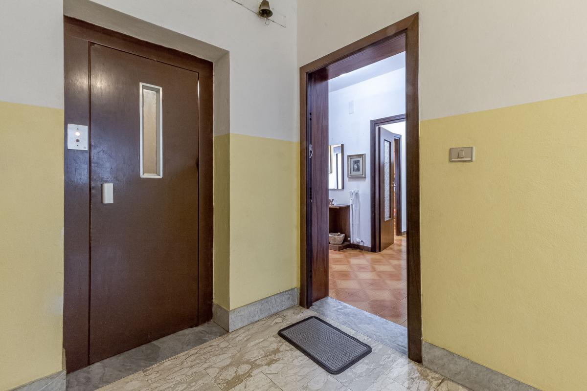 Sassari via Bellini ampio quadrivano con box