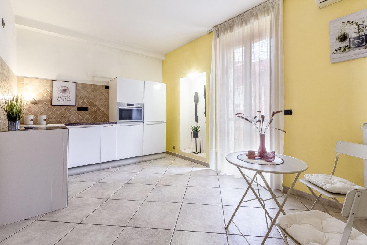 Sassari via Sardegna ampio appartamento con posto auto e cantina