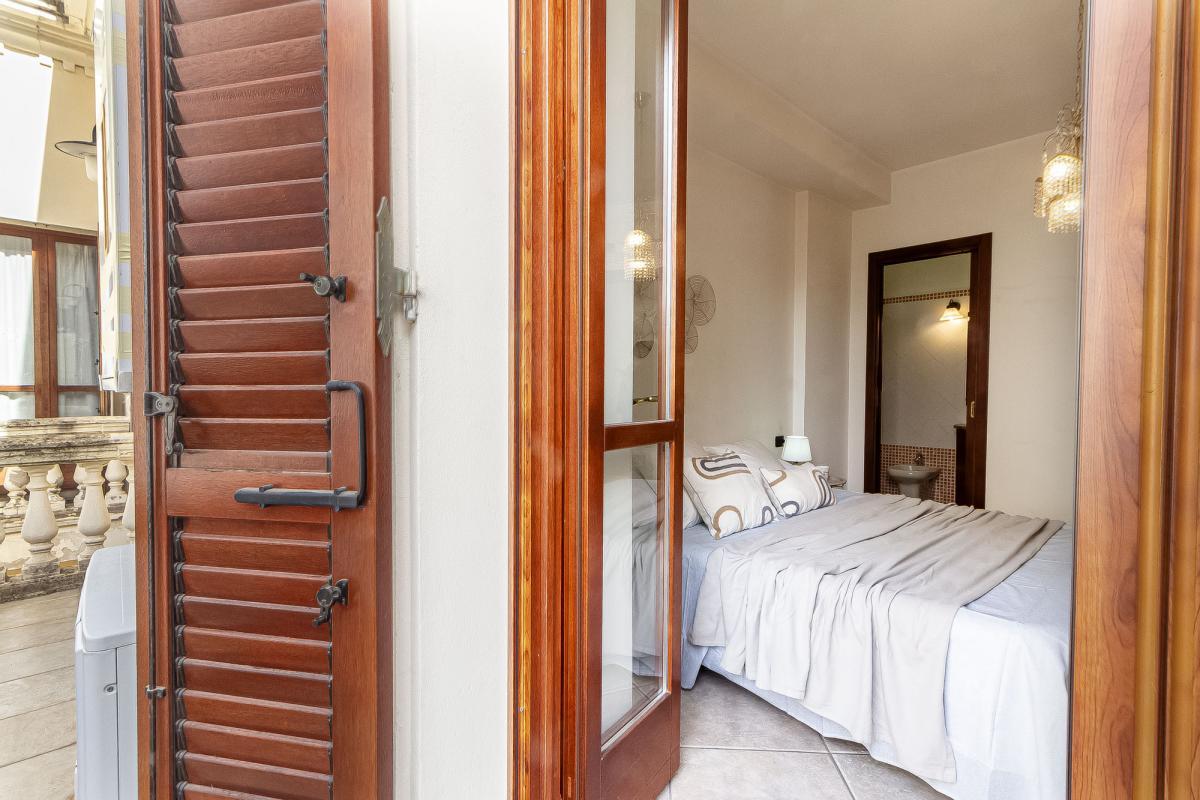 Sassari via Sardegna ampio appartamento con posto auto e cantina