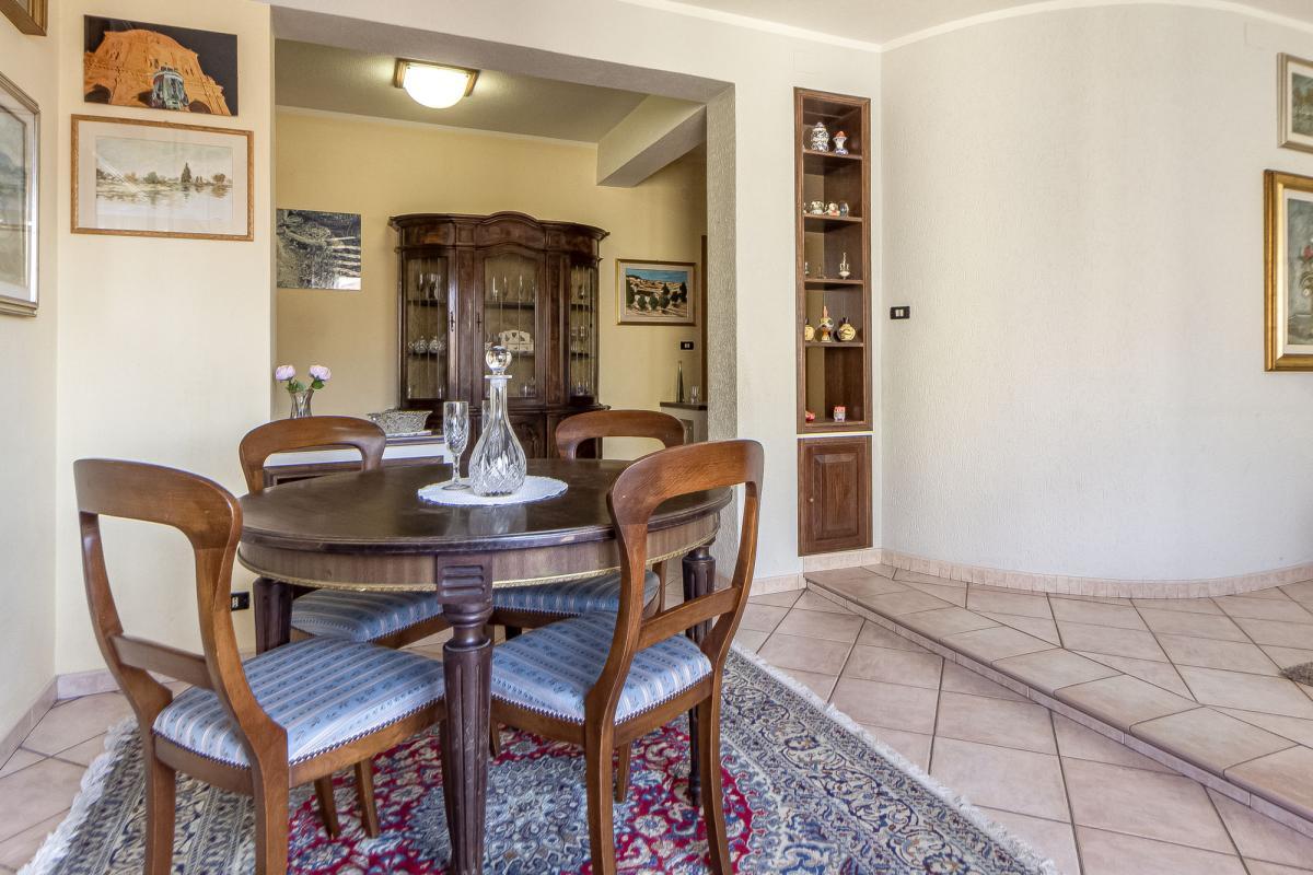 SASSARI Via Forlanini  ampio quadrivano con tripla esposizione e garage