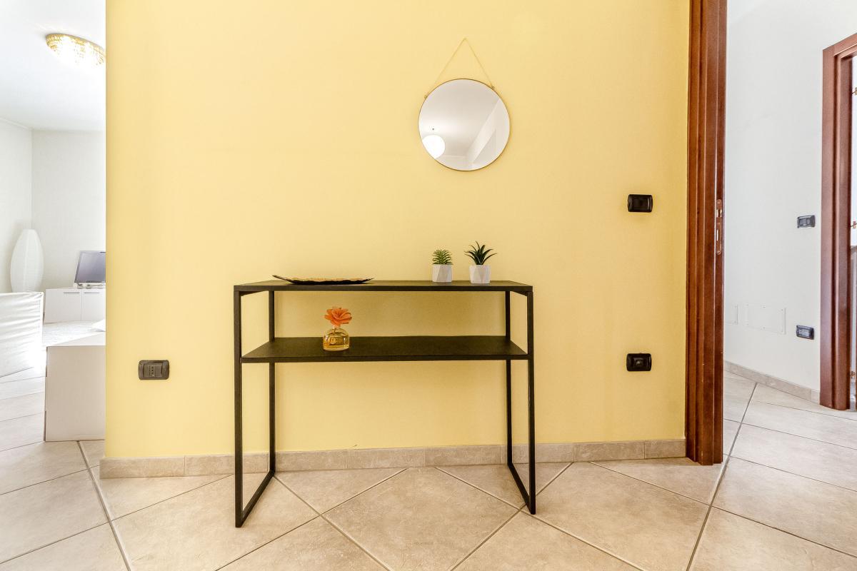 Sassari via Sardegna ampio appartamento con posto auto e cantina