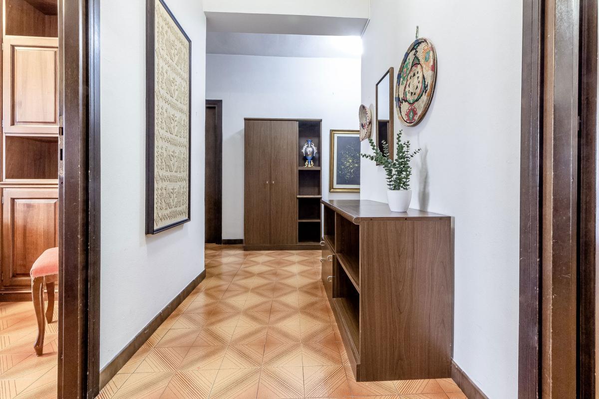 Sassari via Bellini ampio quadrivano con box