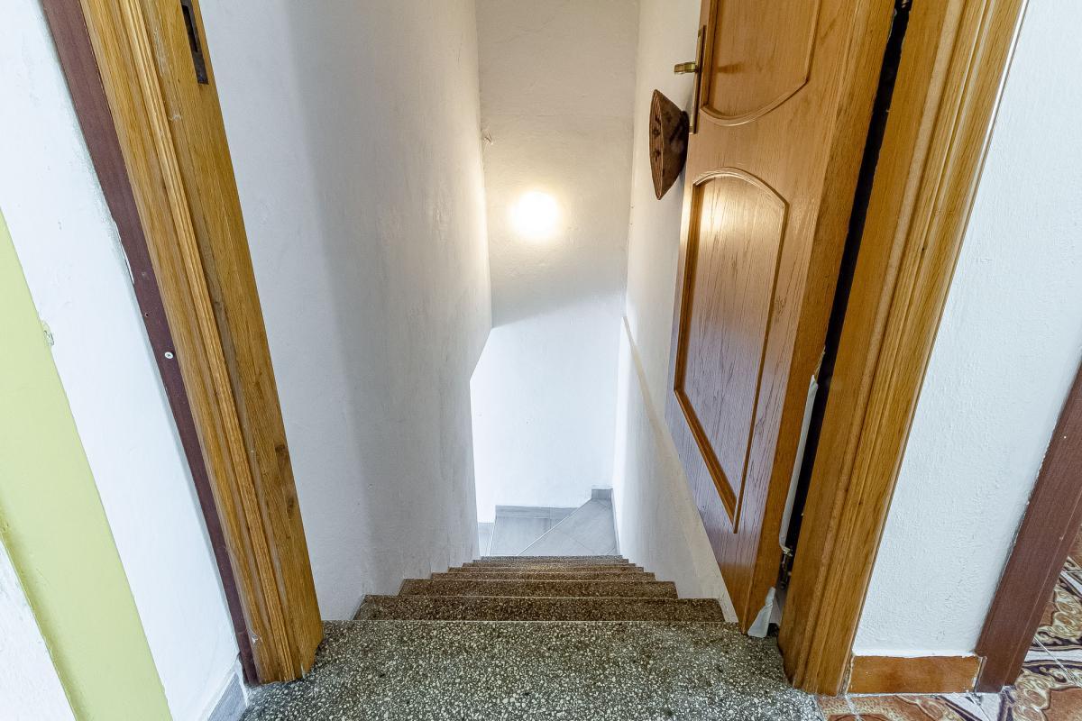 Thiesi P.zza Cavour  casa indipendente  mq 232  parzialmente ristrutturata
