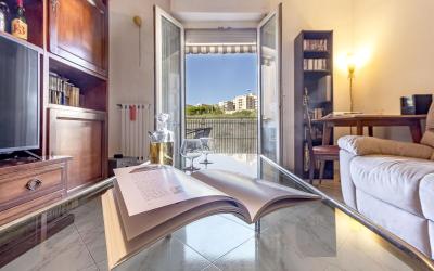 Sassari – Quartiere Cappuccini | Luminoso 5° piano con veranda, vista sul verde, posto auto e cantina
