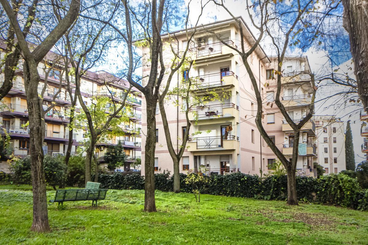 Sassari Largo Londra appartamento ampia metratura con box