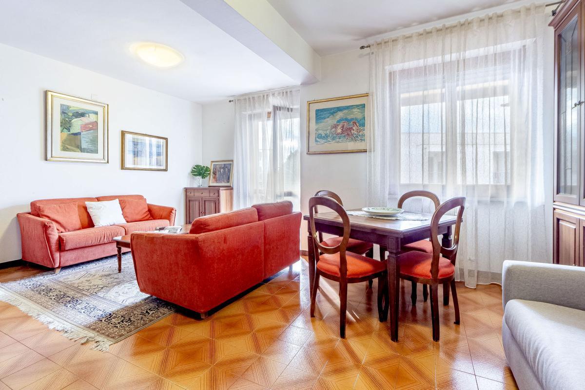 Sassari via Bellini ampio quadrivano con box