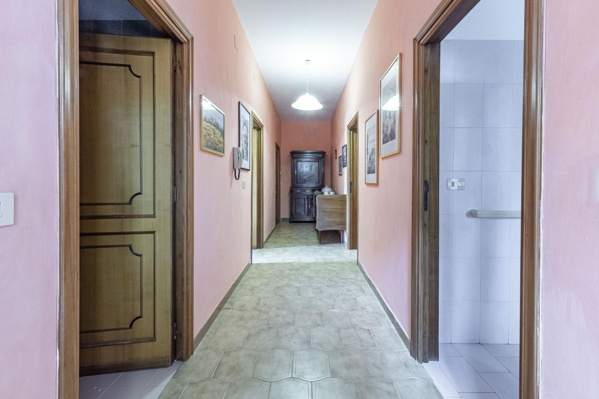 Sassari Ottava via Remo Branca casa indipendente mq 400 con terreno di pertinenza