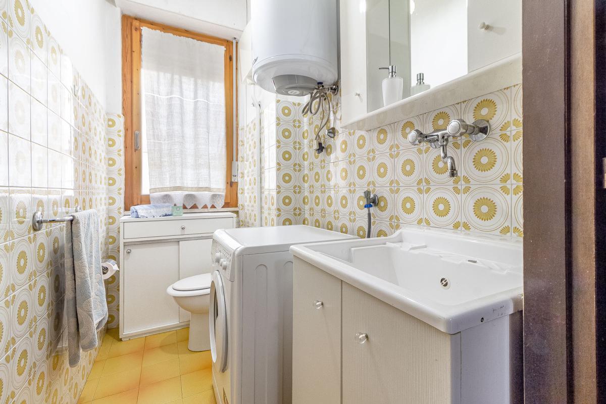 Sassari via Bellini ampio quadrivano con box