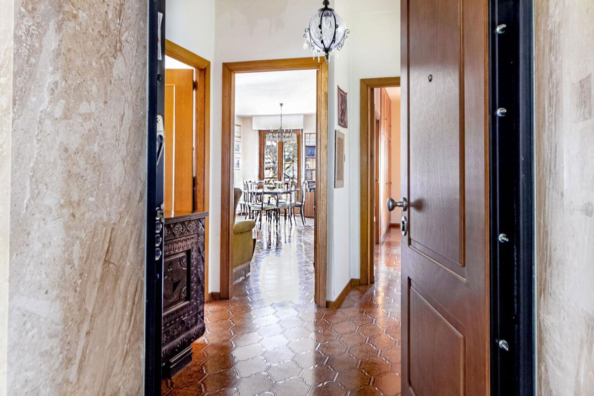 Sassari Largo Londra appartamento ampia metratura con box