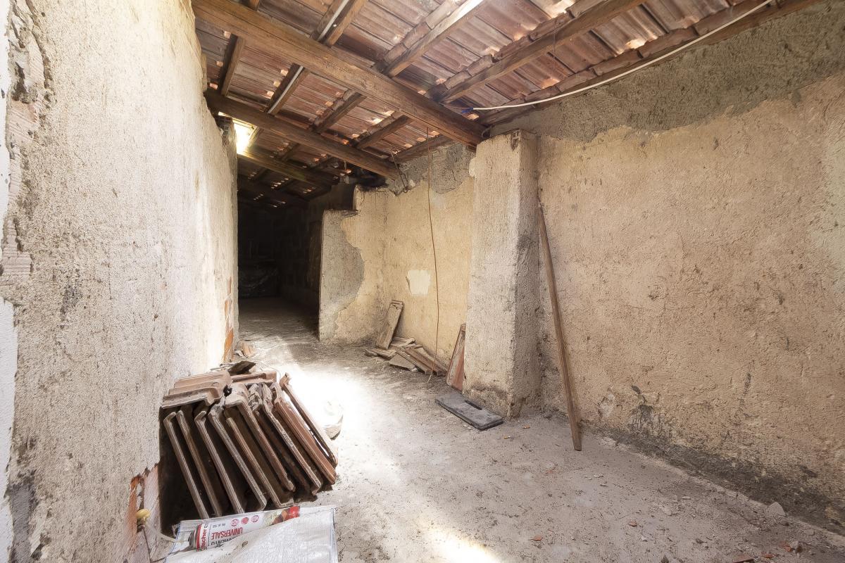Thiesi P.zza Cavour  casa indipendente  mq 232  parzialmente ristrutturata
