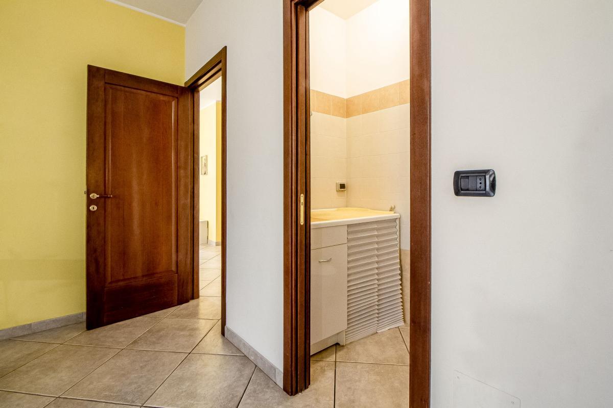 Sassari via Sardegna ampio appartamento con posto auto e cantina