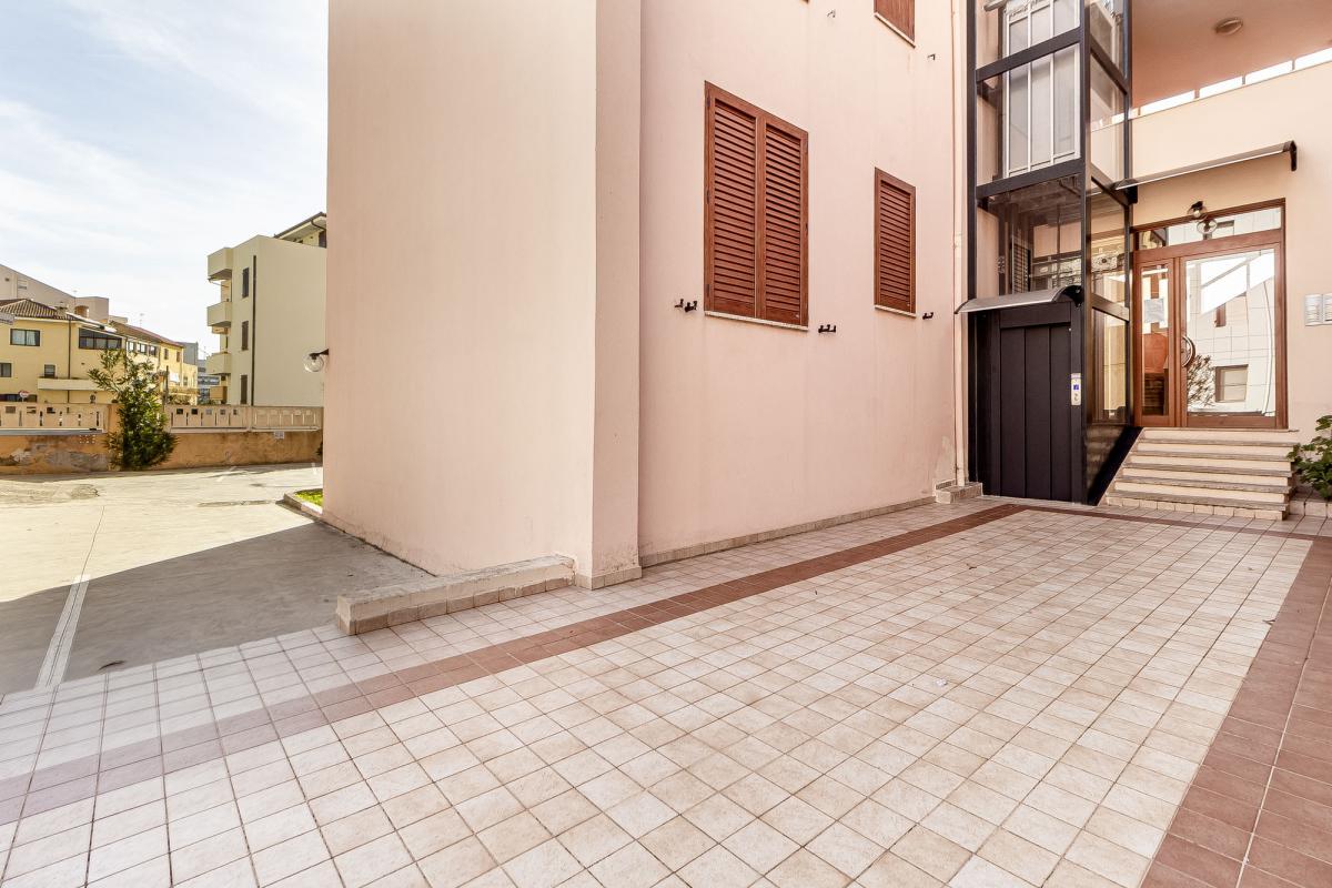 Alghero viale Europa quadrivano con veranda e posto auto