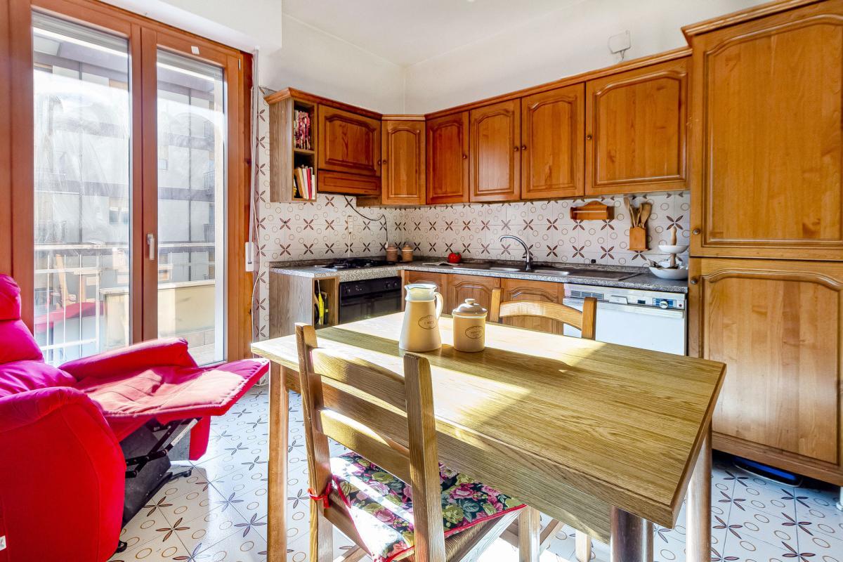 Sassari Largo Londra appartamento ampia metratura con box