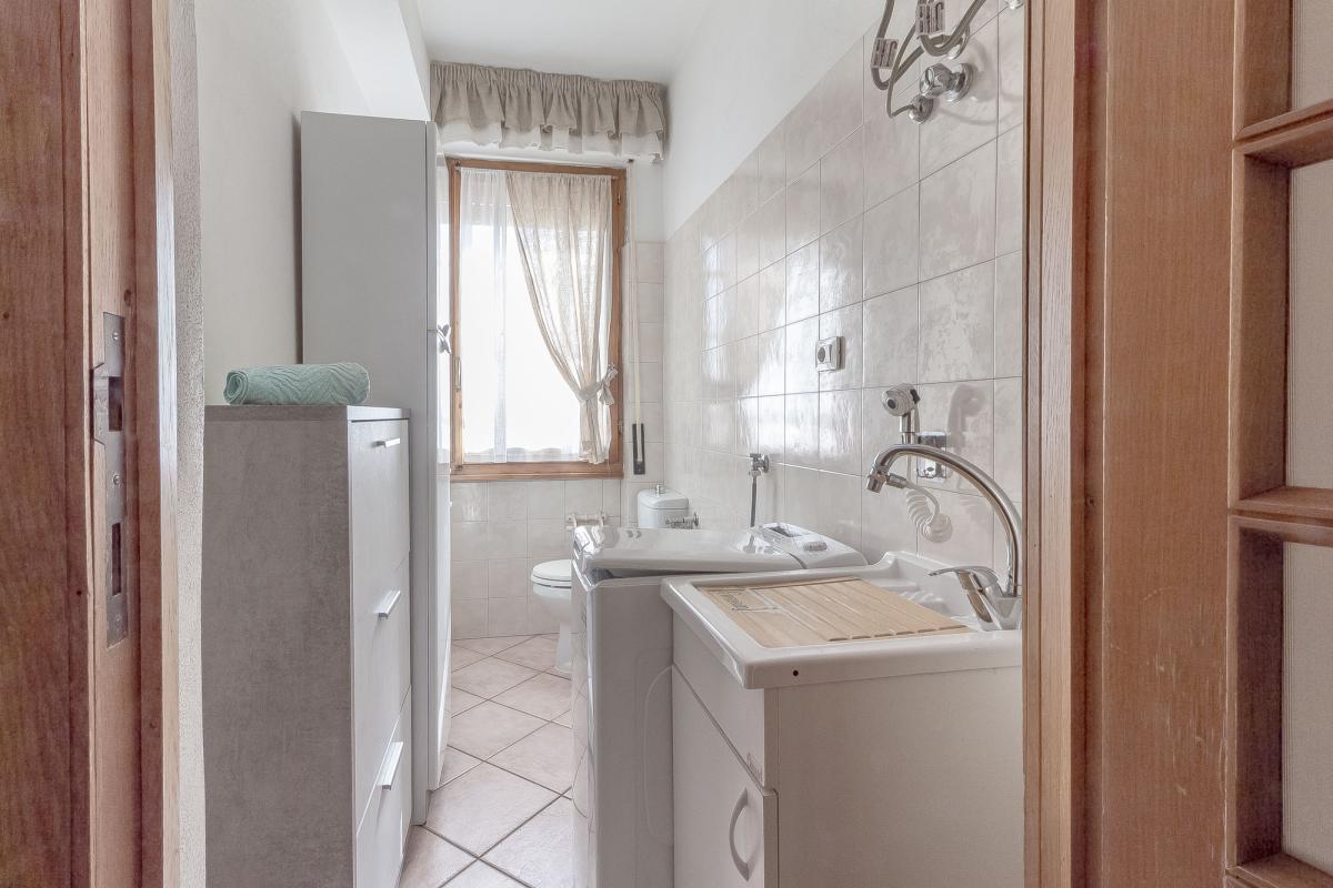 SASSARI Via Forlanini  ampio quadrivano con tripla esposizione e garage