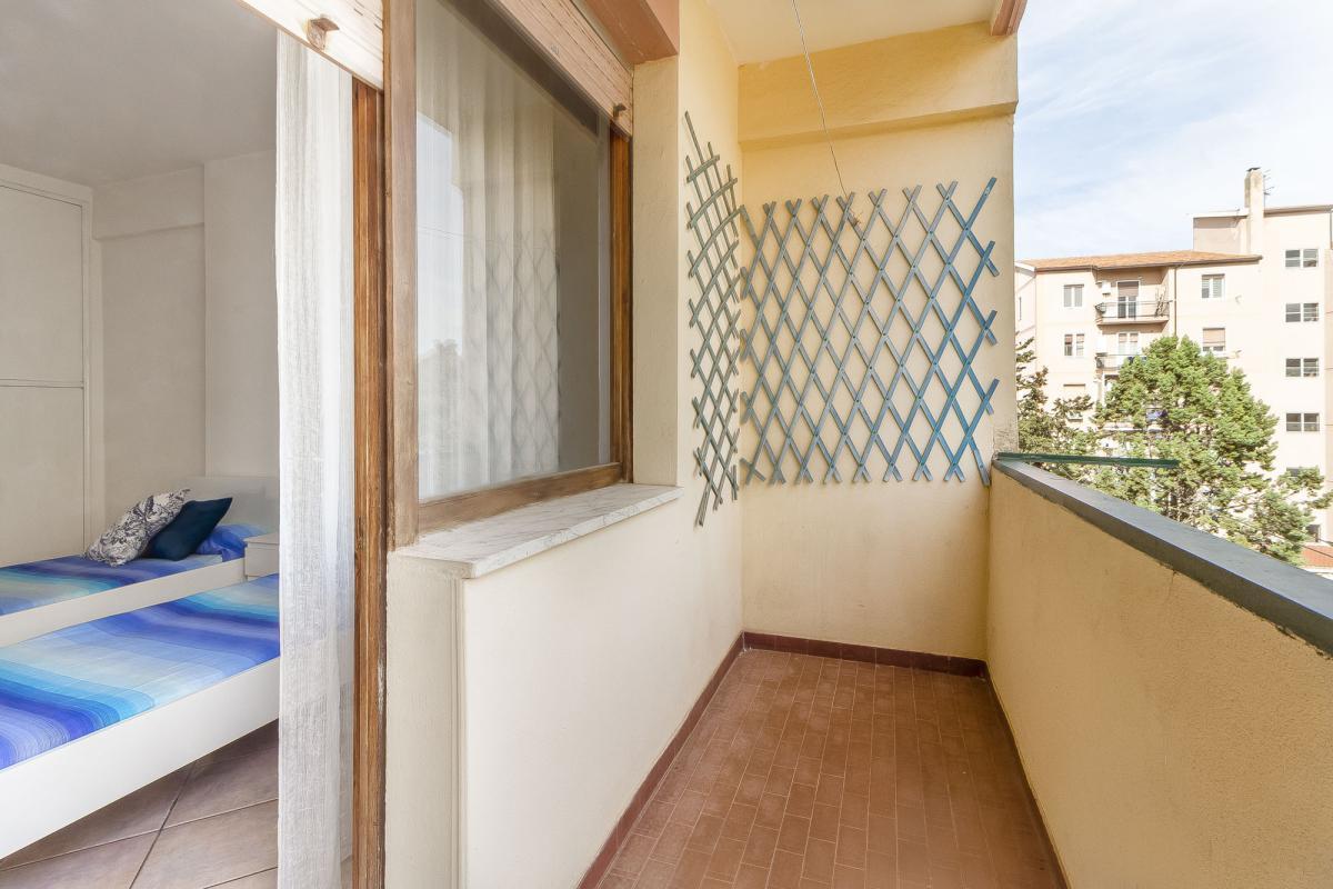 SASSARI Via Forlanini  ampio quadrivano con tripla esposizione e garage