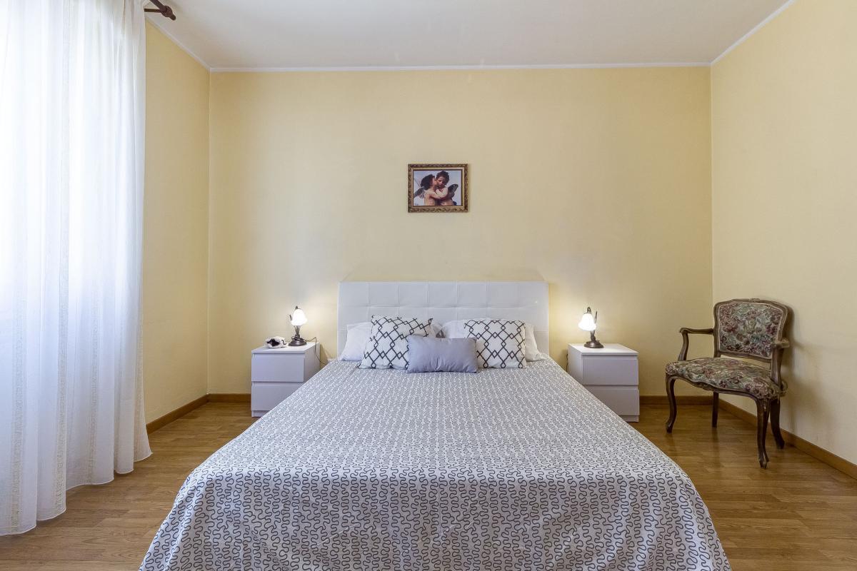 SASSARI Via Forlanini  ampio quadrivano con tripla esposizione e garage