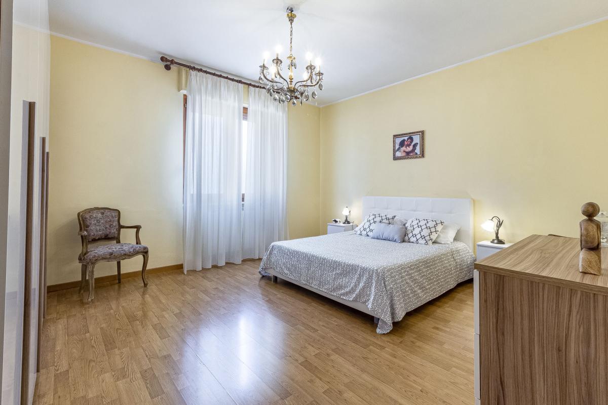 SASSARI Via Forlanini  ampio quadrivano con tripla esposizione e garage