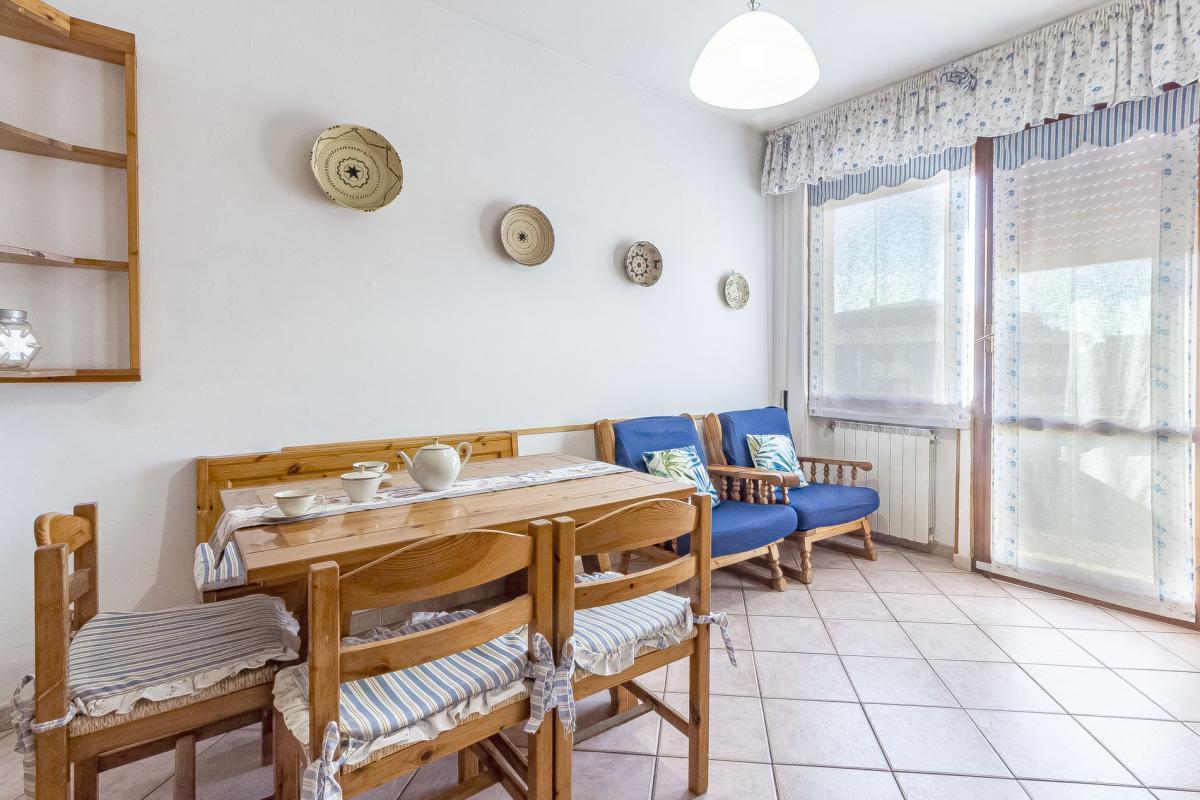 SASSARI Via Forlanini  ampio quadrivano con tripla esposizione e garage