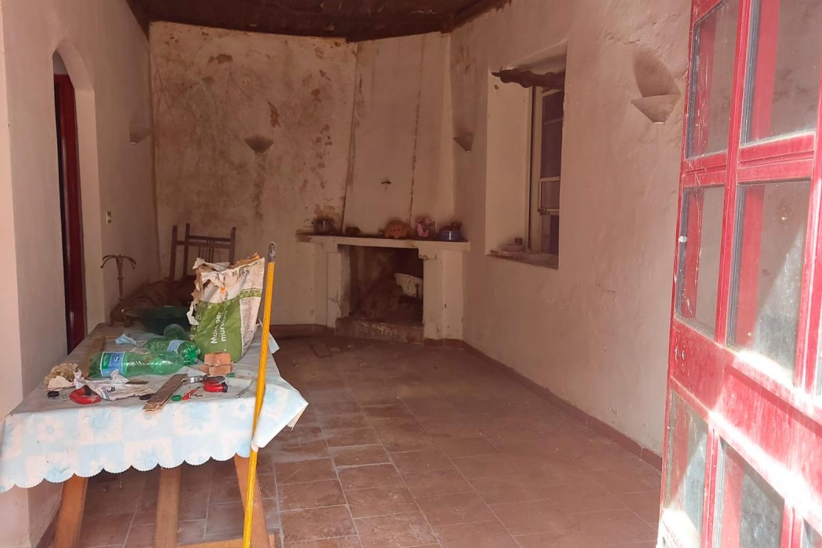 Sassari Bancali terreno 3 ettari + casa indipendente  da ristrutturare mq 63  e  3 ettari di oliveto