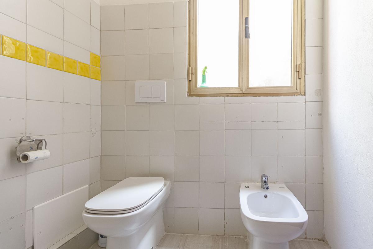 Thiesi P.zza Cavour  casa indipendente  mq 232  parzialmente ristrutturata
