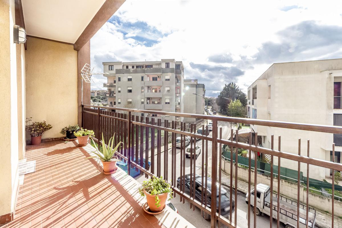 Sassari via Bellini ampio quadrivano con box