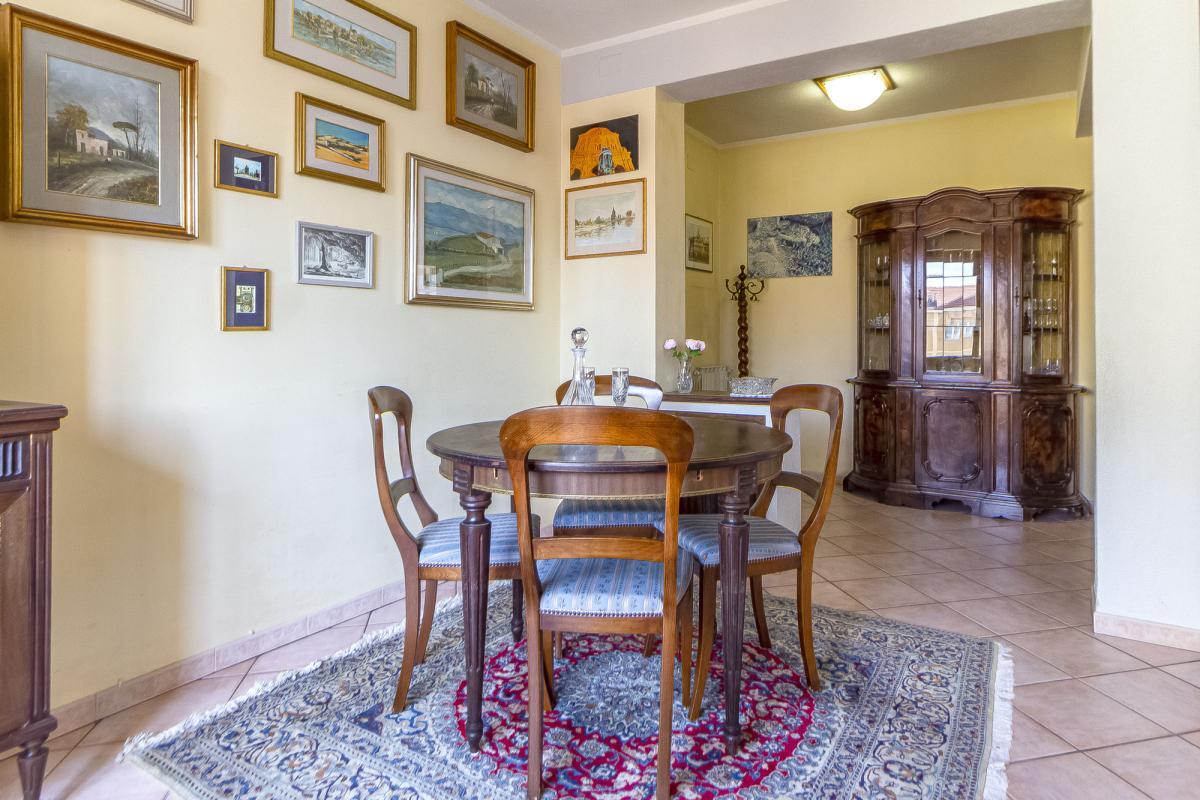 SASSARI Via Forlanini  ampio quadrivano con tripla esposizione e garage
