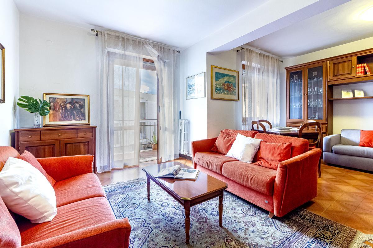 Sassari via Bellini ampio quadrivano con box