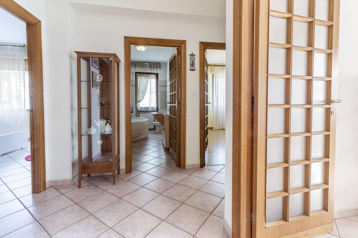 SASSARI Via Forlanini  ampio quadrivano con tripla esposizione e garage