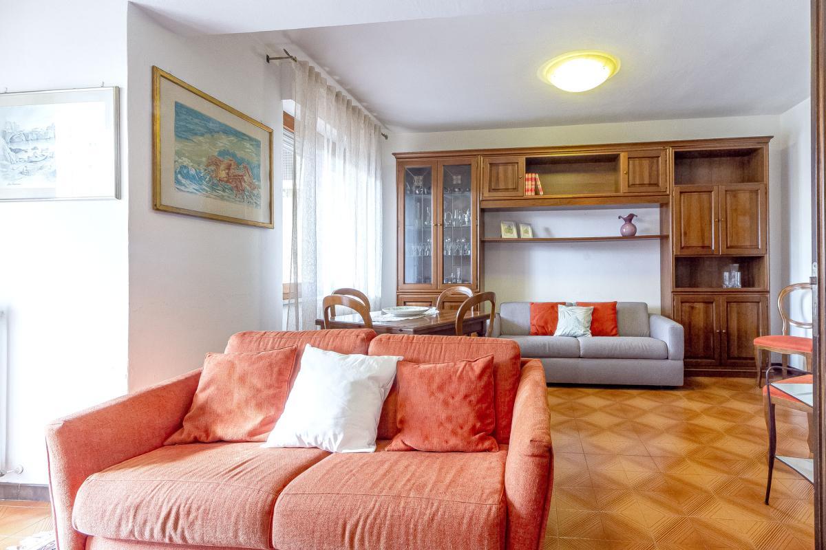 Sassari via Bellini ampio quadrivano con box