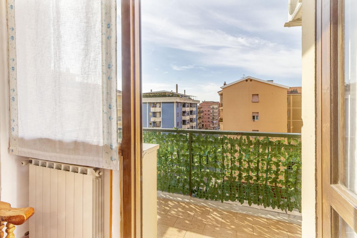 SASSARI Via Forlanini  ampio quadrivano con tripla esposizione e garage