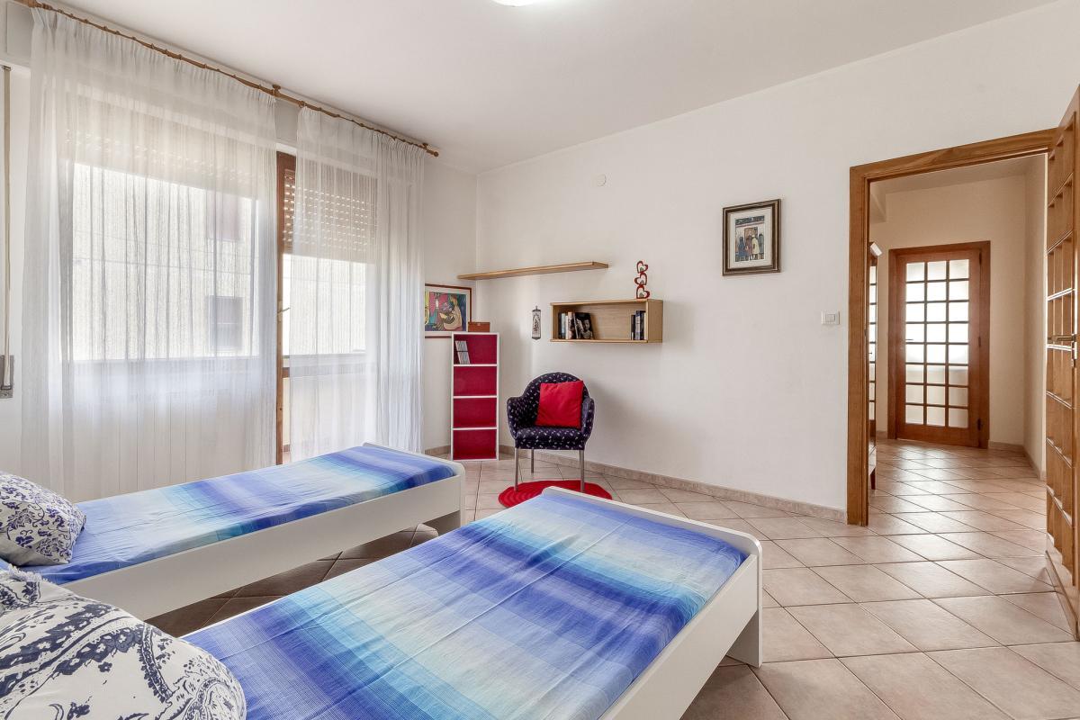 SASSARI Via Forlanini  ampio quadrivano con tripla esposizione e garage