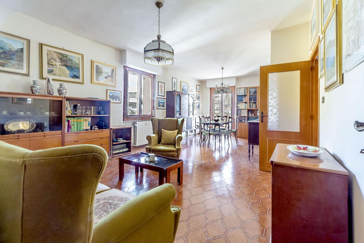 Sassari Largo Londra appartamento ampia metratura con box