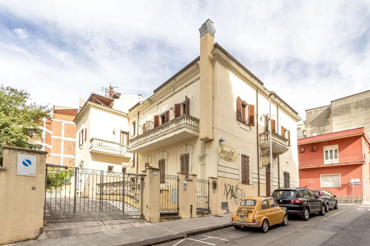 Sassari via Sardegna ampio appartamento con posto auto e cantina