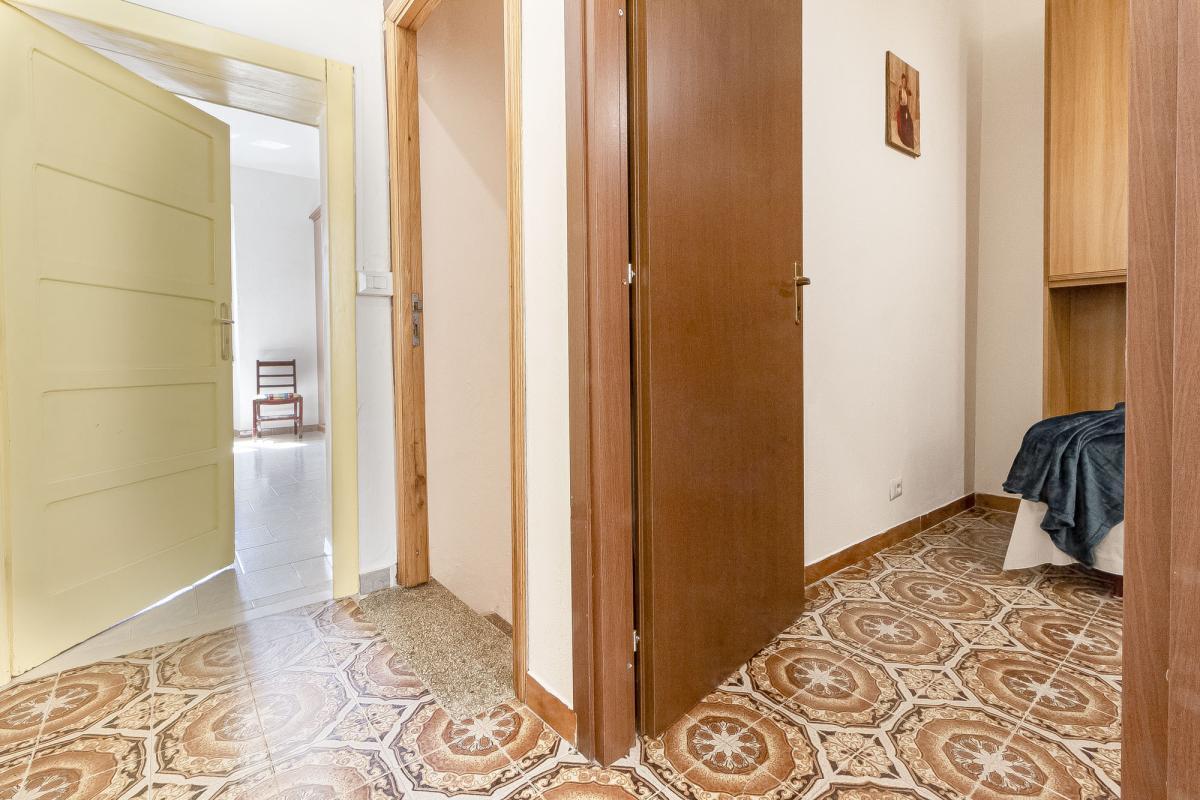Thiesi P.zza Cavour  casa indipendente  mq 232  parzialmente ristrutturata