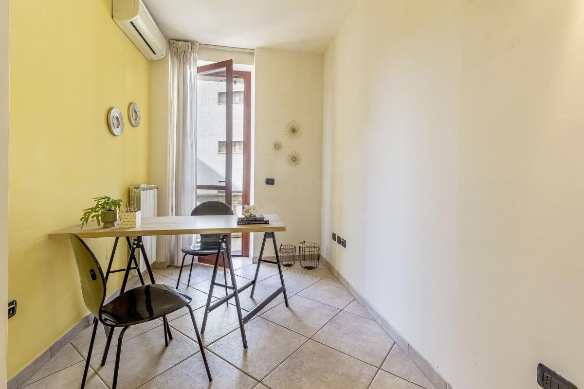 Sassari via Sardegna ampio appartamento con posto auto e cantina