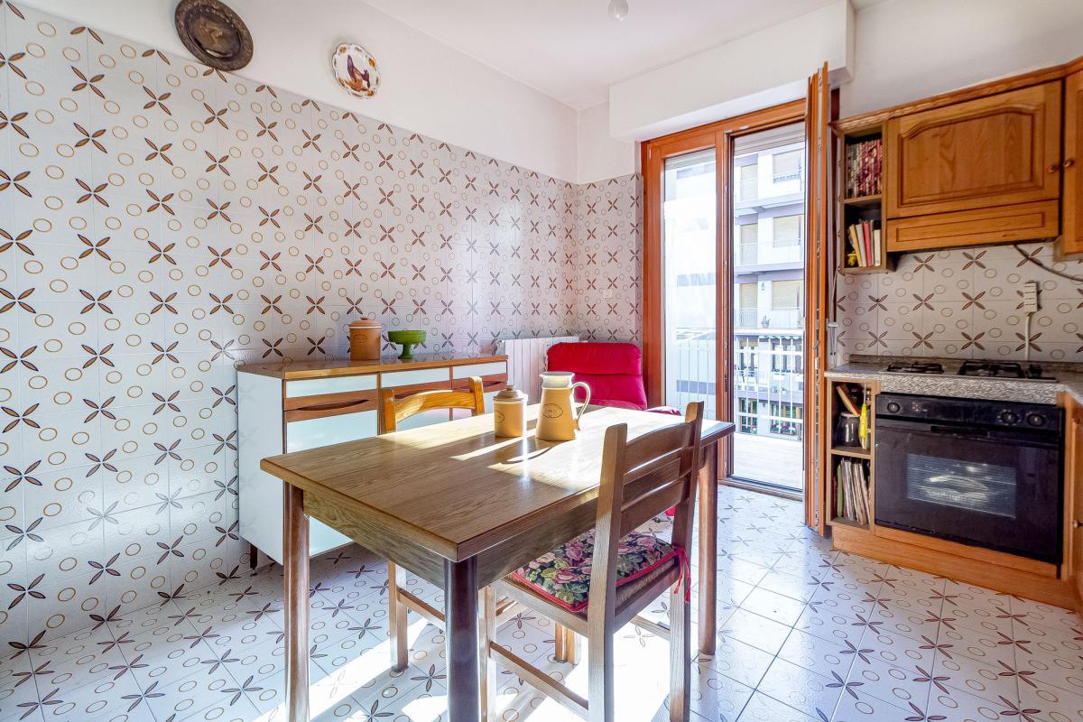 Sassari Largo Londra appartamento ampia metratura con box