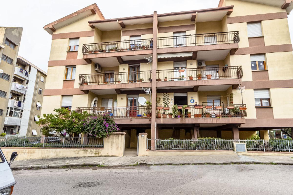 Sassari via Bellini ampio quadrivano con box