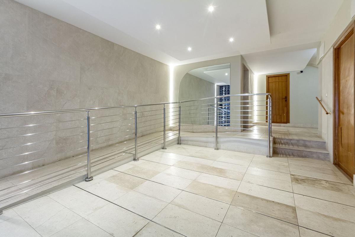 Sassari Largo Londra appartamento ampia metratura con box